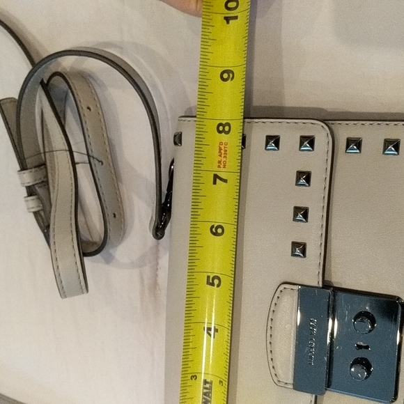 MK clutch handbag Must have ! Beautiful - Picture 5 of 8